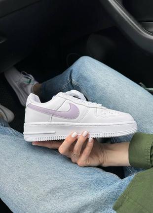 Прекрасные женские кроссовки nike air force 1 low white purple белые с сиреневым4 фото