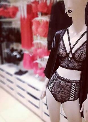 Мега sexy комплект intimissimi из кружевного браллета в размере 75b, 75с  и 2 трусиками !!1 фото