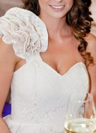 Платье с объёмным