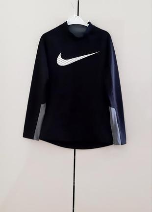 Спортивная кофта nike 140 размера.