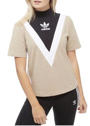 Adidas футболка жіноча з логотипом по центру та широким горлом