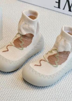Тапочки обувь  для первых шагов малышей2 фото