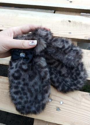 Стильные, меховые перчатки на 3-6 лет.