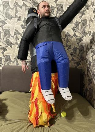 Карнавальний костюм надувний з насосом людина на ракеті