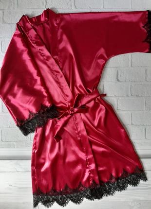 Бордовий атласний халат з мереживами