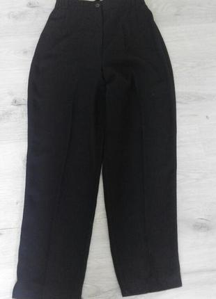 Чорні штани з завишеною талією; м