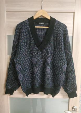 Стильний светр з вовною