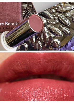 Відтінковий бальзам для губ rare beauty by selena omez with gratitude dewy lip balm support 2.8 г1 фото