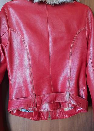 Куртка кожаная красная короткая мех лисы9 фото