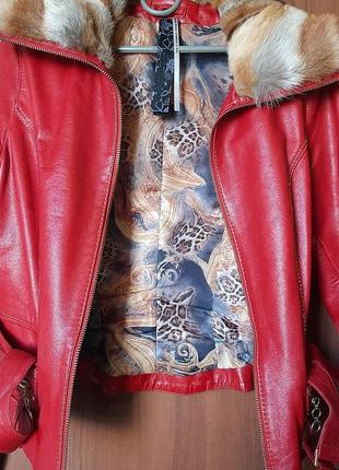Куртка шкіряна червона коротка хутро лисиці