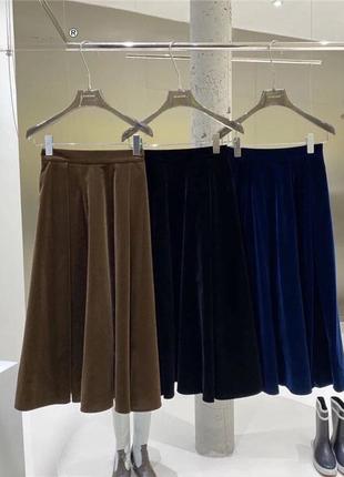 Женская велюровая юбка длины миди свободного кроя3 фото