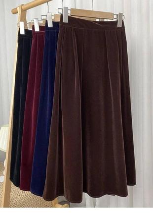 Женская велюровая юбка длины миди свободного кроя2 фото