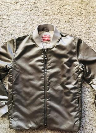 Бомбер, куртка,ветровка levi’s оригинал бренд размер s,xs10 фото