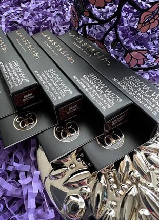 Ультратонкий карандаш для бровей anastasia beverly hills wiz skinny brow pencil, medium brown, dark brown2 фото