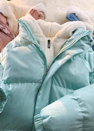 Жіноча коротка зимова куртка із хутряним капюшоном7 фото