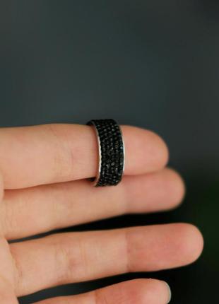 Кольцо с чёрными стразами, размер 62 фото