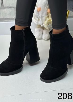 Женские зимние ботинки на каблуке5 фото