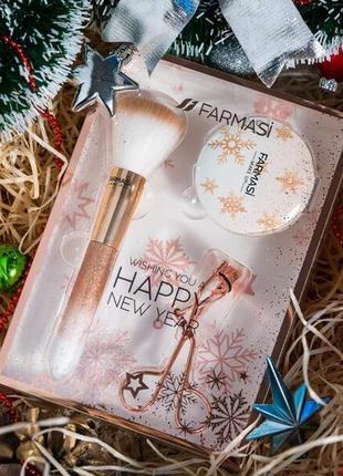 Подарочный новогодний набор аксессуаров от фармаси кисть для макияжа + щипцы для ресниц + зеркальце6 фото