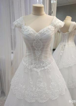 Весільна мереживна сукня білого кольору2 фото