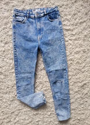 Стильные женские рваные джинсы bershka 38 (28) в отличном состоянии