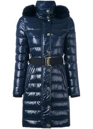 Удлиненный пуховик burberry темно-синего цвета с поясом и шикарным меховым воротником