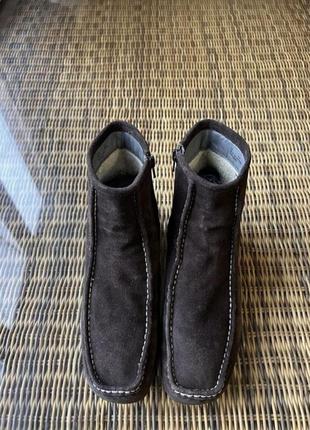 Замшеві зимові черевики clarks оригінальні коричневі  з хутром2 фото