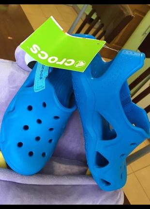 Сандали crocs