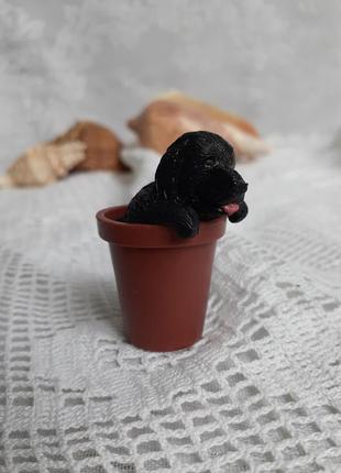 Пес у квітковому горщику статуетка мініатюра собачка щеня в кошику