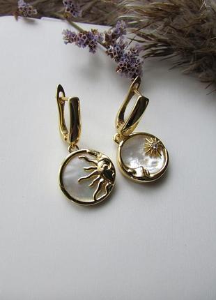 Серьги перламутр английский застежка, перламутр, фианиты, позолота 18к