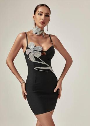 Чорне плаття в стилі david koma з квіткою