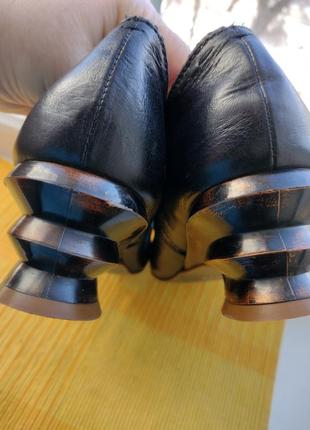 Экстравагантные дизайнерские туфли  lisa tucci кожаные черные 41 евро размер.6 фото