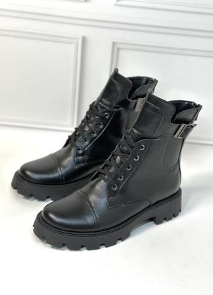 Женские ботинки черного цвета кожаные зимние на меху в наличии 40р