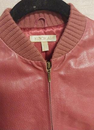 Кожаная розовая куртка бомбер kookai3 фото