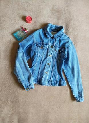 Якісна цупка блакитна приталена джинсова куртка