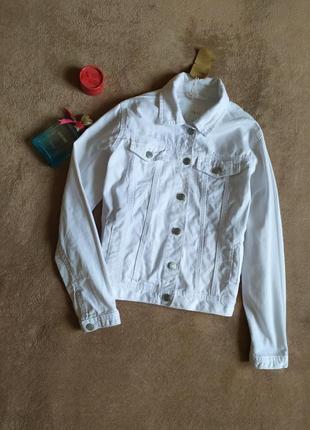 Качественная плотная базовая белая джинсовая куртка1 фото