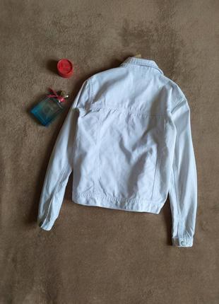 Якісна цупка базова біла джинсова куртка4 фото