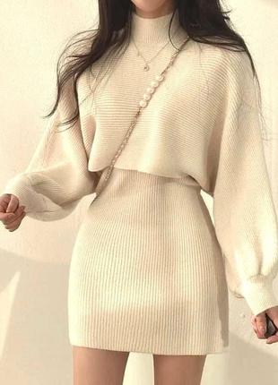 Трендовый комплект платье на тонких бретельках короткая по фигуре свитер укороченный с рукавами фонариками свободного кроя из ангоры рубчик