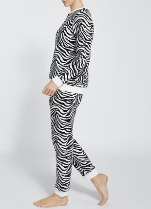 Необычайно мягкий домашний костюм у зебра принт, теплая пижама3 фото