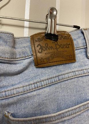 Крутые рваные светлые джинсы с бусинами с высокой посадкой6 фото
