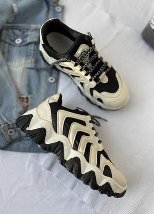 Круті бежеві жіночі кросівки на стильною масивній підошві4 фото