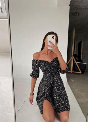 Новое платье в цветочный принт с разрезом по ножке