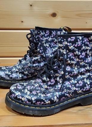 Оригинальные яркие ботинки dr.martens