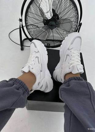 Шкіряні повсякденні жіночі білі  кросівки, натуральна шкіра, маломірять