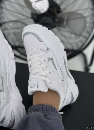 Розпродаж. жіночі шкіряні білі кросівки демісезон, маломірять