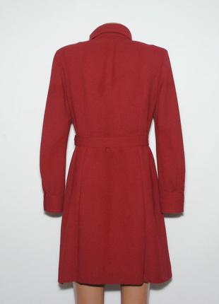 Бордовое платье-блейзер с длинными рукавами и застежками на пуговицы с поясом7 фото