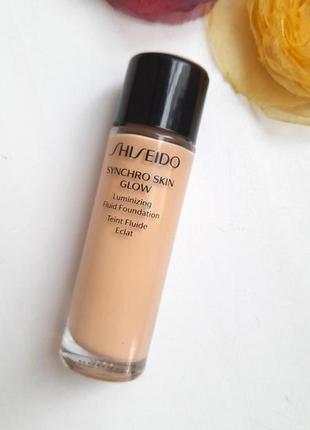 Стійкий тональний крем shiseido synchro skin glow luminizing fluid1 фото