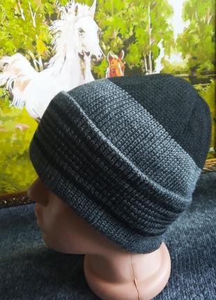 Распродажа мужская вязаная шапка двойная с отворотом
отворот можно регулировать
цвет серая с черным
размер небольшой 
может быть и на подростков