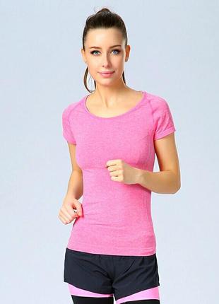 Спортивная розовая футболка1 фото