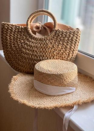 Комплект соломенная шляпка с бахромой и сумка из рафии полукруглая