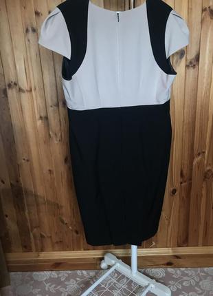 Платье dorothy perkins бежевое с черным колорблок большое офисное по фигуре3 фото